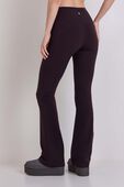 תמונת דוגמן אחורית של GROOVE NULU&trade; HR FLARED PANT *REGULAR