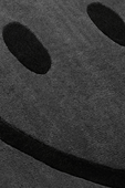 תמונת תקריב של Smiley Rug in Black