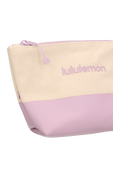 תמונת תקריב של Canvas Pouch Mini Wordmark