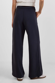 תמונת דוגמן אחורית של Softstreme Pintuck High-Rise Wide-Leg Pant