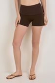 תמונת דוגמן קידמית של Groove Foldover Mid-Rise Short 4''