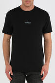 חולצת טי שחורה עם הדפס גראפי בגב STONE ISLAND