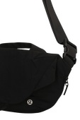 תמונת תקריב של Curved Crossbody Bag