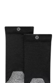 תמונת תקריב של Unisex Power Stride Cushion Crew Socks 3 Pack