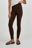 תמונת דוגמן קידמית של LULULEMON ALIGN&trade; NO LINE HR PANT 25