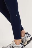 תמונת תקריב דוגמן של Everlux Contour-Seam High-Rise Training Tight 25''