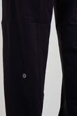 תמונת תקריב דוגמן של Define Mid-Rise Track Pant Luon