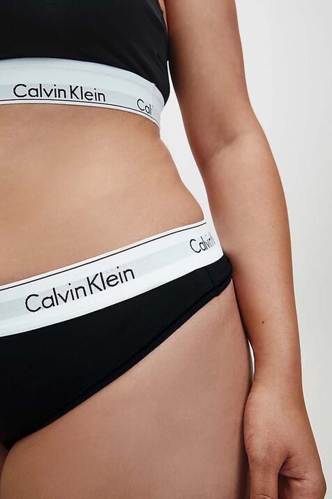 חזיית ספורט פלאס סייז שחורה CALVIN KLEIN