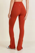 תמונת דוגמן אחורית של Align™ Mini-Flare Pant *Regular