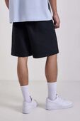 תמונת דוגמן אחורית של EasyFive Relaxed-Fit Short 9''