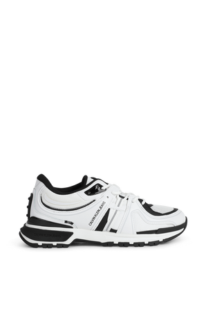 נעלי סניקרס עם לוגו צידי בגווני לבן ושחור CALVIN KLEIN