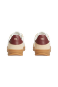 תמונת פנים של נעלי סניקרס