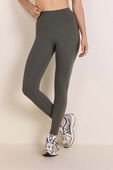 תמונת דוגמן קידמית של Align No Line&trade; High-Rise Pant 25