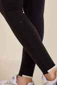 תמונת תקריב דוגמן של Wool-Blend Base Layer Tight