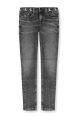 גילאי 4-16 מכנסי סקיני ג'ינס עם לוגו רקום CALVIN KLEIN