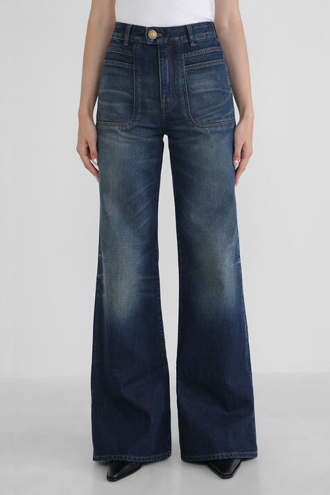 מכנסי ג`ינס עם כפתור סגירה מטאלי