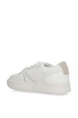 נעלי סניקרס עם לוגו בגווני שמנת ולבן LACOSTE