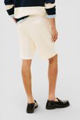 תמונת דוגמן אחורית של מכנסיים קצרים