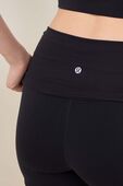 תמונת תקריב דוגמן של Groove Foldover Mid-Rise Short 4''