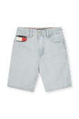 גילאי 8-16 מכנסי ג'ינס קצרים בהירים עם כיס ממותג TOMMY HILFIGER KIDS