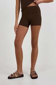 תמונת דוגמן קידמית של lululemon Align&trade; High-Rise Short 4''