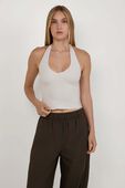 תמונת דוגמן קידמית של Wundermost Ultra-Soft Nulu Halter Tank Top