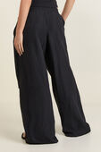 תמונת דוגמן אחורית של Crinkle nylon relaxed parachute pant