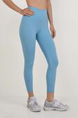 תמונת דוגמן קידמית של lululemon Align&trade; High-Rise Crop 23''