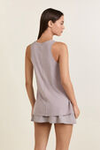 תמונת דוגמן אחורית של Modal Silk Side Slit Tank Top