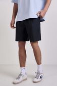 תמונת דוגמן קידמית של Woven Relaxed-Fit Pleated Short 8''