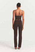 תמונת דוגמן אחורית של HIGH WAIST PINTUCK STRAIGHT PANT