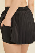 תמונת תקריב דוגמן של High-Rise Pleated Tennis Skirt