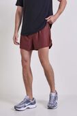 תמונת דוגמן קידמית של Mesh Gym Linerless Short 4''
