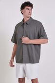 תמונת דוגמן קידמית של Unshaken Short-Sleeve Collared Shirt