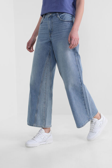 מכנסי ג'ינס בגזרה מתרחבת