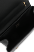 תמונת פנים של תיק כתף מיני מעור שחור ולוגו מוזהב