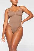 תמונת דוגמן קידמית של THONG BODYSUIT