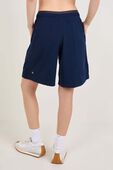 תמונת דוגמן אחורית של Mesh Panel Mid-Rise Training Short 9''