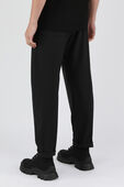 תמונת דוגמן אחורית של מכנסי רול אפ שחורים