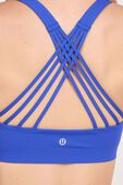 תמונת תקריב דוגמן של Flexyflex strappy yoga bra a-c