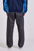 תמונת דוגמן אחורית של Zero Tucks Relaxed-Fit Pant Regular