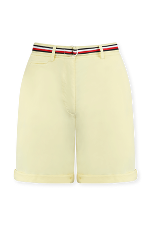 מכנסייים קצרים צהובים עם חגורה מונוגרמית TOMMY HILFIGER