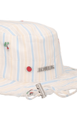 תמונת תקריב של כובע באקט