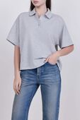 תמונת דוגמן קידמית של חולצת פולו אוברסייז