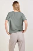 תמונת דוגמן אחורית של Cotton-Modal Dolman T-Shirt