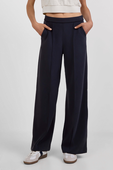 תמונת דוגמן קידמית של Softstreme Pintuck High-Rise Wide-Leg Pant