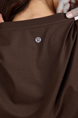 תמונת תקריב דוגמן של Cotton-Modal Dolman T-Shirt