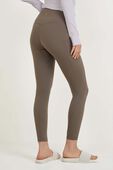 תמונת דוגמן אחורית של Align&trade; High-Rise Pant *Pockets 25