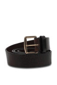 תמונה קידמית של חגורה קלאסית עם אבזם מטאלי מוזהב בגוון שחור