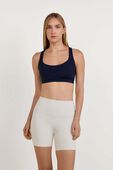 תמונת דוגמן קידמית של FlexyFlex Strappy Yoga Bra Light Support, D-DDD Cups